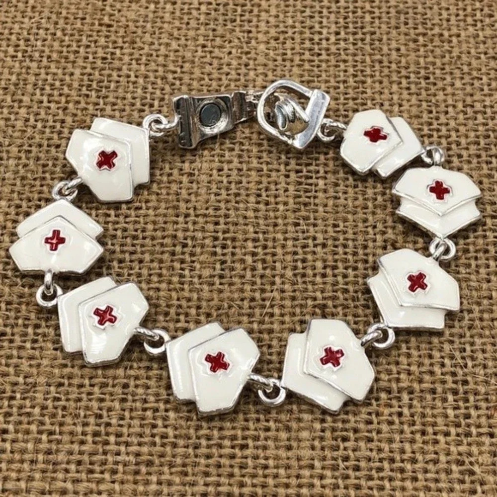 🌼 Nurse Hat Enamel Painted Silver Clasp Bracelet